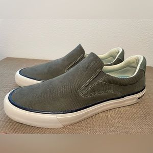 SeaVee “Cordies”  Size 10 Hawthorn Slip on Corduroy Green